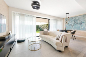 Costa Luxe Escape